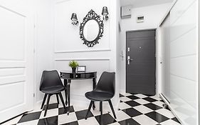 Glow Apartments - Apartment Dubaj Glamour, Ulica Dluga Old Town